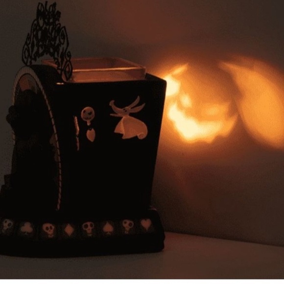 OOGIE BOOGIE’S CASINO NIGHTMARE BEFORE CHRISTMAS SCENTSY WARMER RARE - Picture 15 of 15